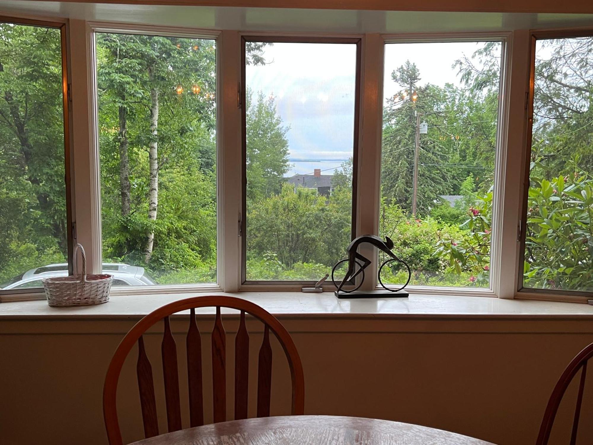 High Tide On The Ocean, And Inn *