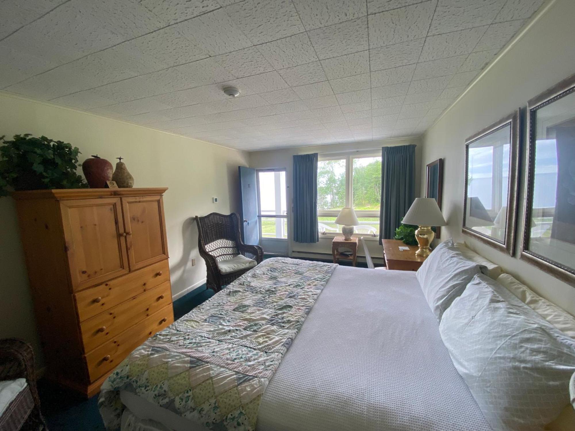 Inn High Tide On The Ocean, And *