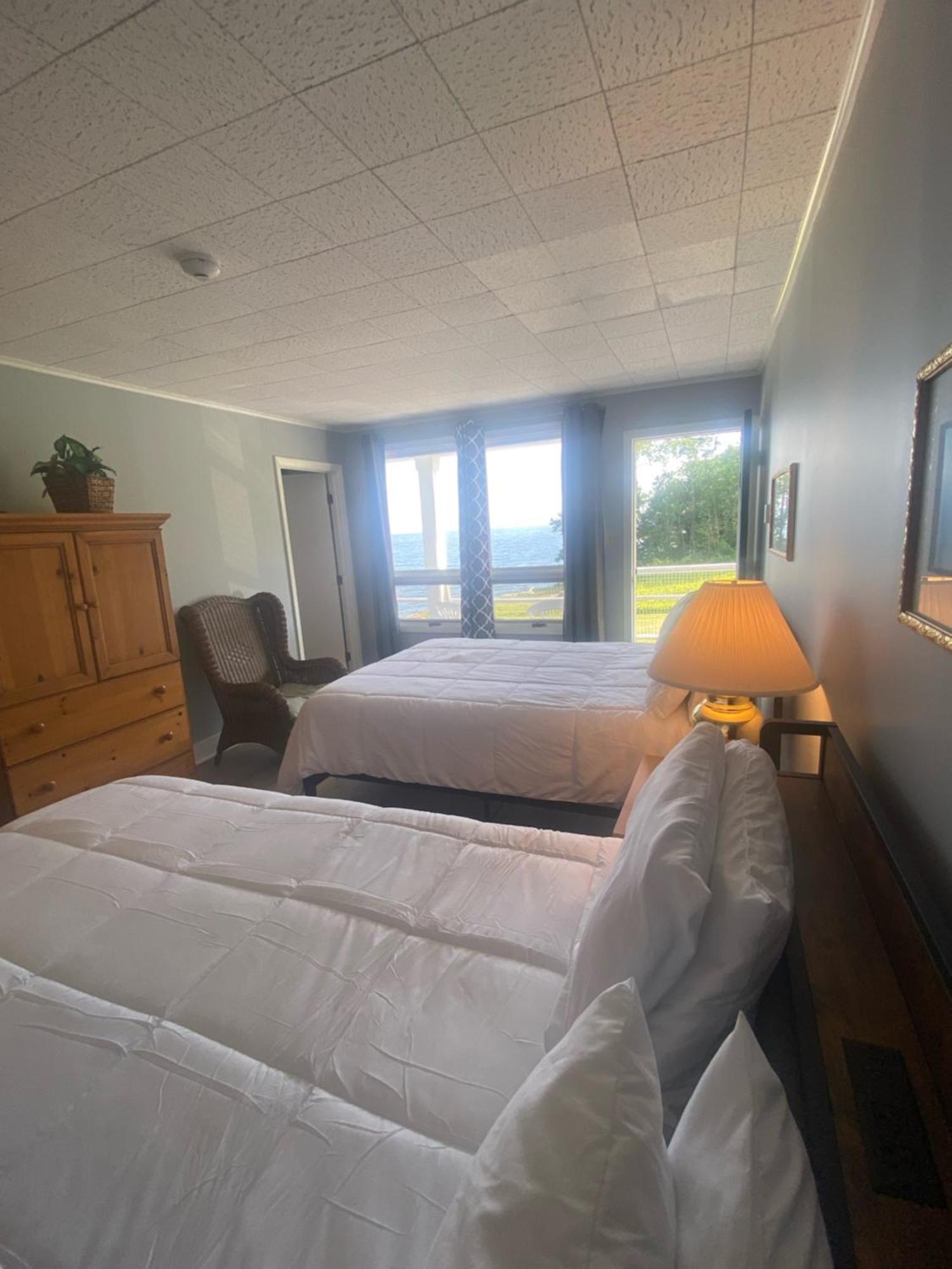 Inn High Tide On The Ocean, And *