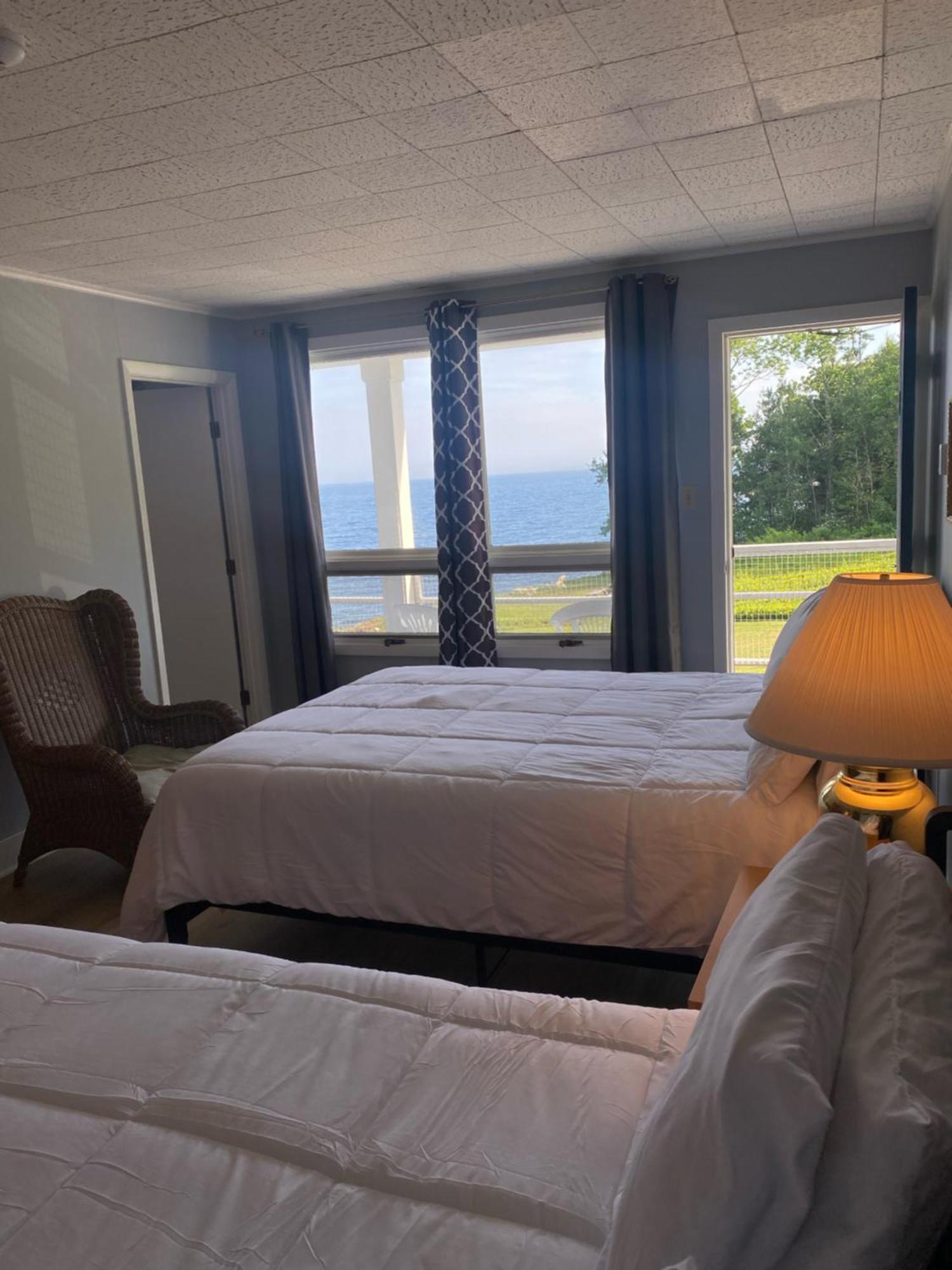 Inn High Tide On The Ocean, And *