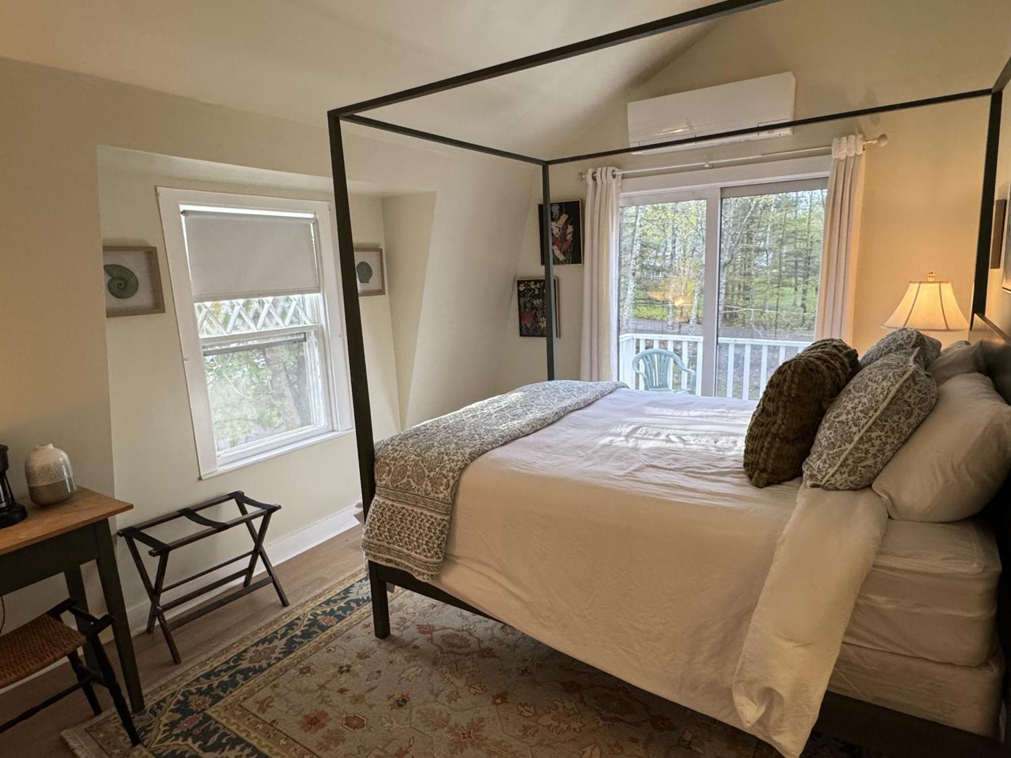 Inn High Tide On The Ocean, And