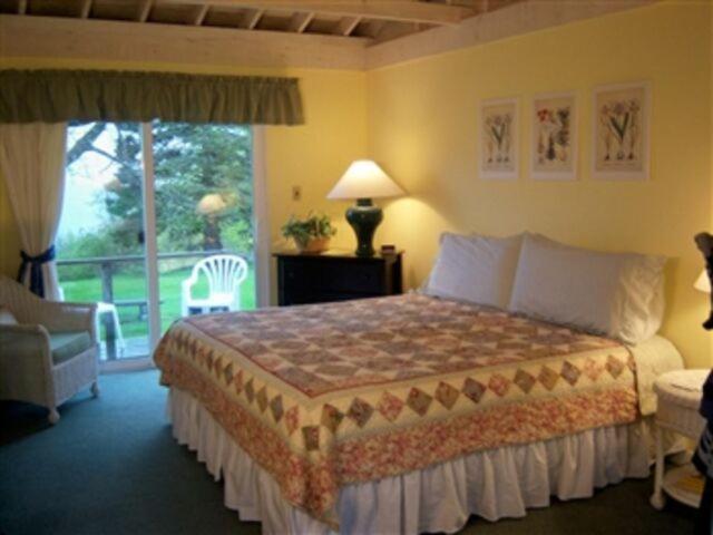 Inn High Tide On The Ocean, And
