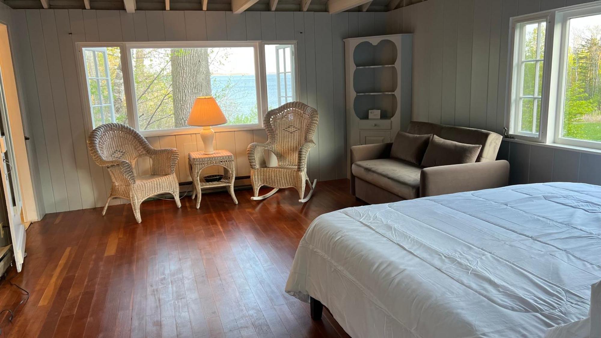 High Tide On The Ocean, And Inn *