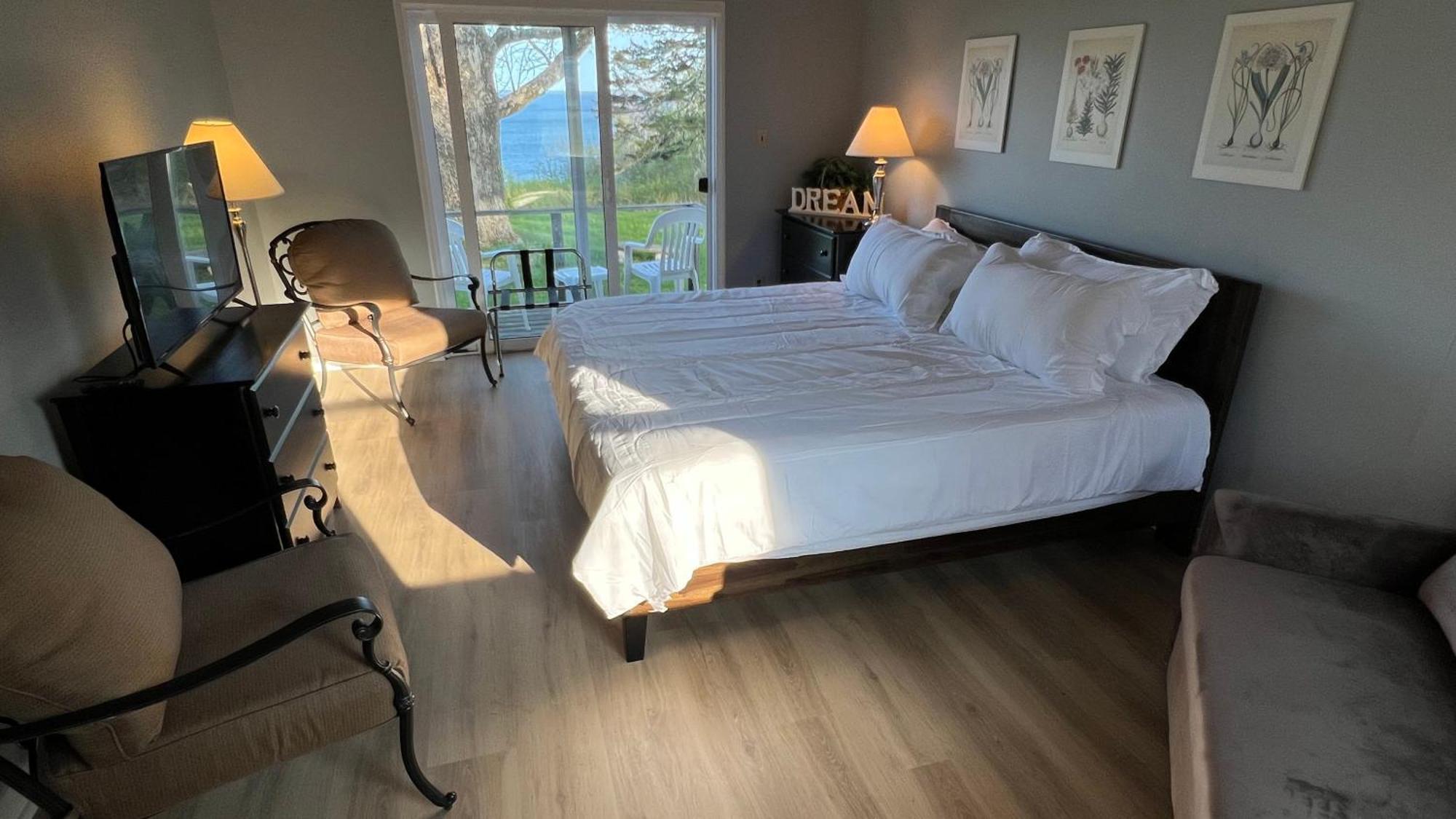 High Tide On The Ocean, And Inn
